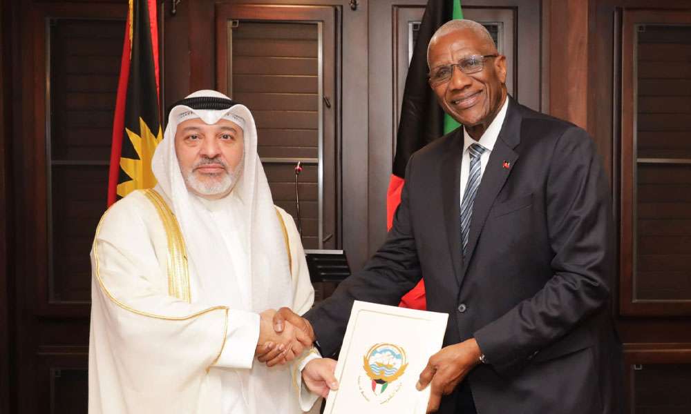 سفير-دولة-الكويت-لدى-جمهورية-كوبا-والمحال-إلى-أنتغوا-وبربودا-يقدم-أوراق-اعتماده-للحاكم-العام