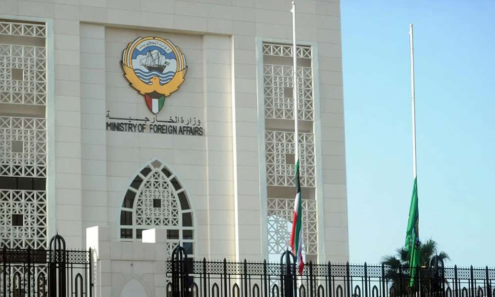 دولة-الكويت-تعرب-عن-تعاطفها-وتضامنها-مع-إيران-جراء-الانفجار-الذي-وقع-في-ميناء-رجائي