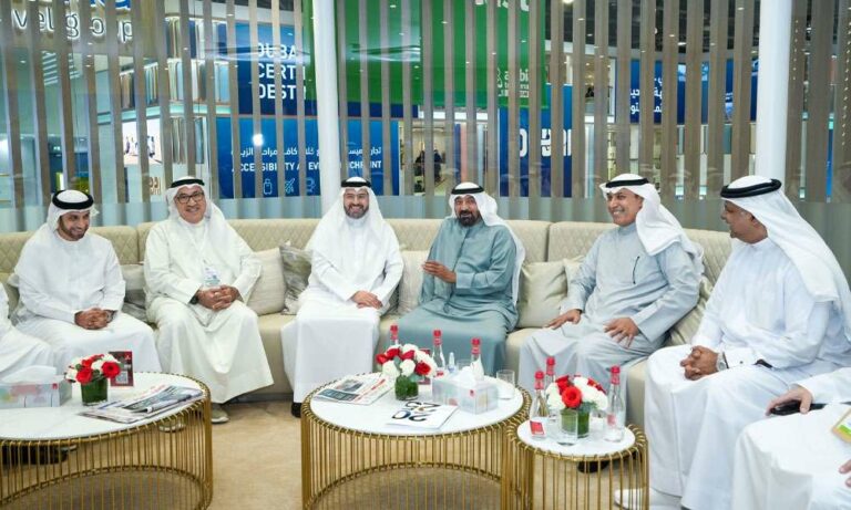 رئيس-“الطيران-المدني”-يبحث-مع-مسؤولين-إماراتيين-خطط-تطوير-النقل-الجوي