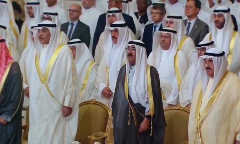 سمو-أمير-البلاد-يشمل-برعايته-وحضوره-حفل-تكريم-أوائل-خريجي-جامعة-الكويت-للعامين-2021-2022/2022-2023