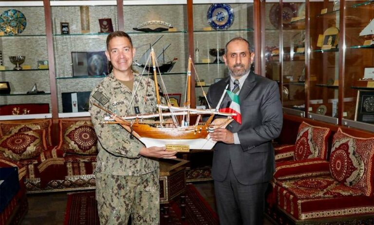 مدير-عام-خفر-السواحل-الكويتي-يبحث-مع-نائب-قائد-القيادة-المركزية-الأمريكية-التعاون-بمجال-الأمن-البحري