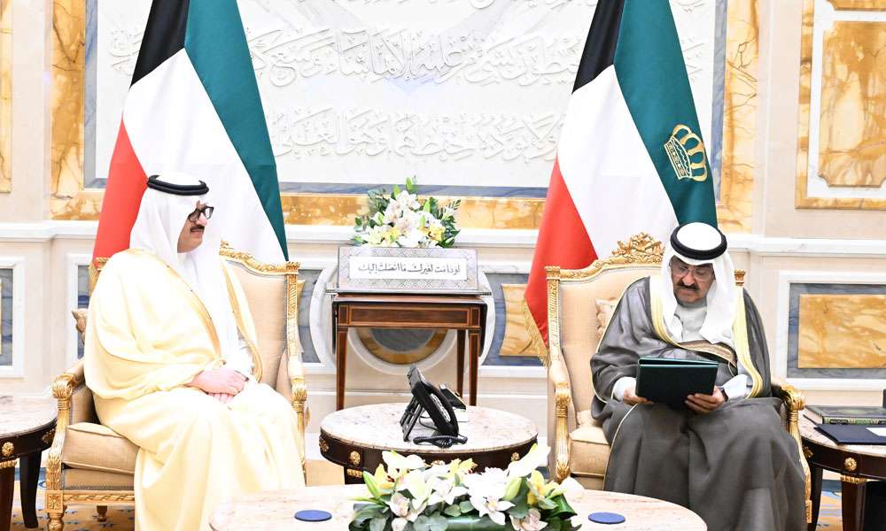 سمو-أمير-البلاد-يتلقى-رسالة-من-خادم-الحرمين-الشريفين