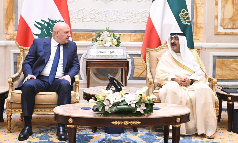 سمو-أمير-البلاد-والرئيس-اللبناني-يعقدان-جلسة-مباحثات-رسمية-تجمع-العلاقات-بين-البلدين