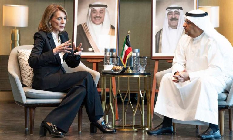 وزير-الاتصالات-يبحث-مع-الرئيس-التنفيذي-للاستثمار-في-غوغل-سبل-تعزيز-الشراكة-الاستراتيجية