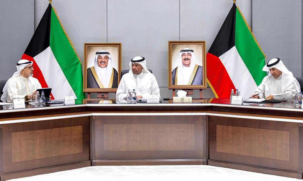 وزير-الخارجية-يبحث-مع-مساعديه-سبل-تطوير-العمل-الدبلوماسي-بالوزارة