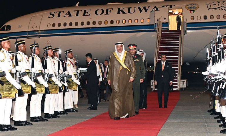 ممثل-سمو-أمير-البلاد-سمو-ولي-العهد-يصل-إلى-ماليزيا-لترؤس-وفد-الكويت-بقمة-آسيان-ومجلس-التعاون-وقمة-آسيان-ومجلس-التعاون-والصين