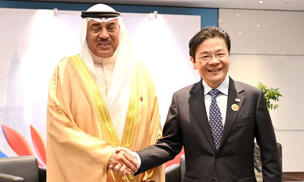 ممثل-سمو-أمير-البلاد-سمو-ولي-العهد-يلتقي-رئيس-الوزراء-ووزير-المالية-السنغافوري