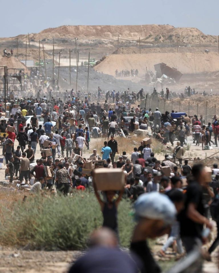 غارة-إسرائيلية-تؤدي-بحياة-30-فلسطيني-أثناء-تسلمهم-مساعدات-إنسانية-في-رفح