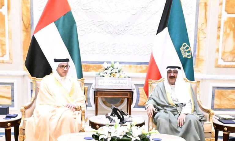 سمو-أمير-البلاد-يستقبل-نائب-رئيس-دولة-الامارات-نائب-رئيس-الوزراء-رئيس-ديوان-الرئاسة