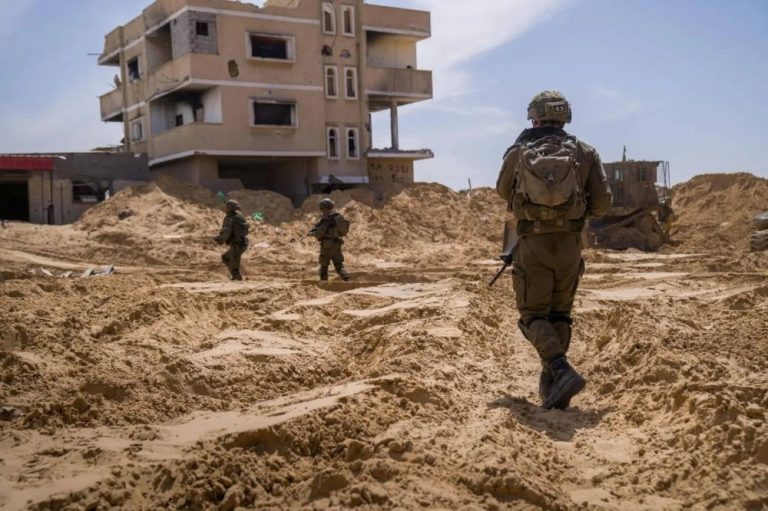 الجيش-الإسرائيلي:-مقتل-جندي-برتبة-رقيب-أول-وإصابة-آخر-في-المعارك-بشمال-غزة