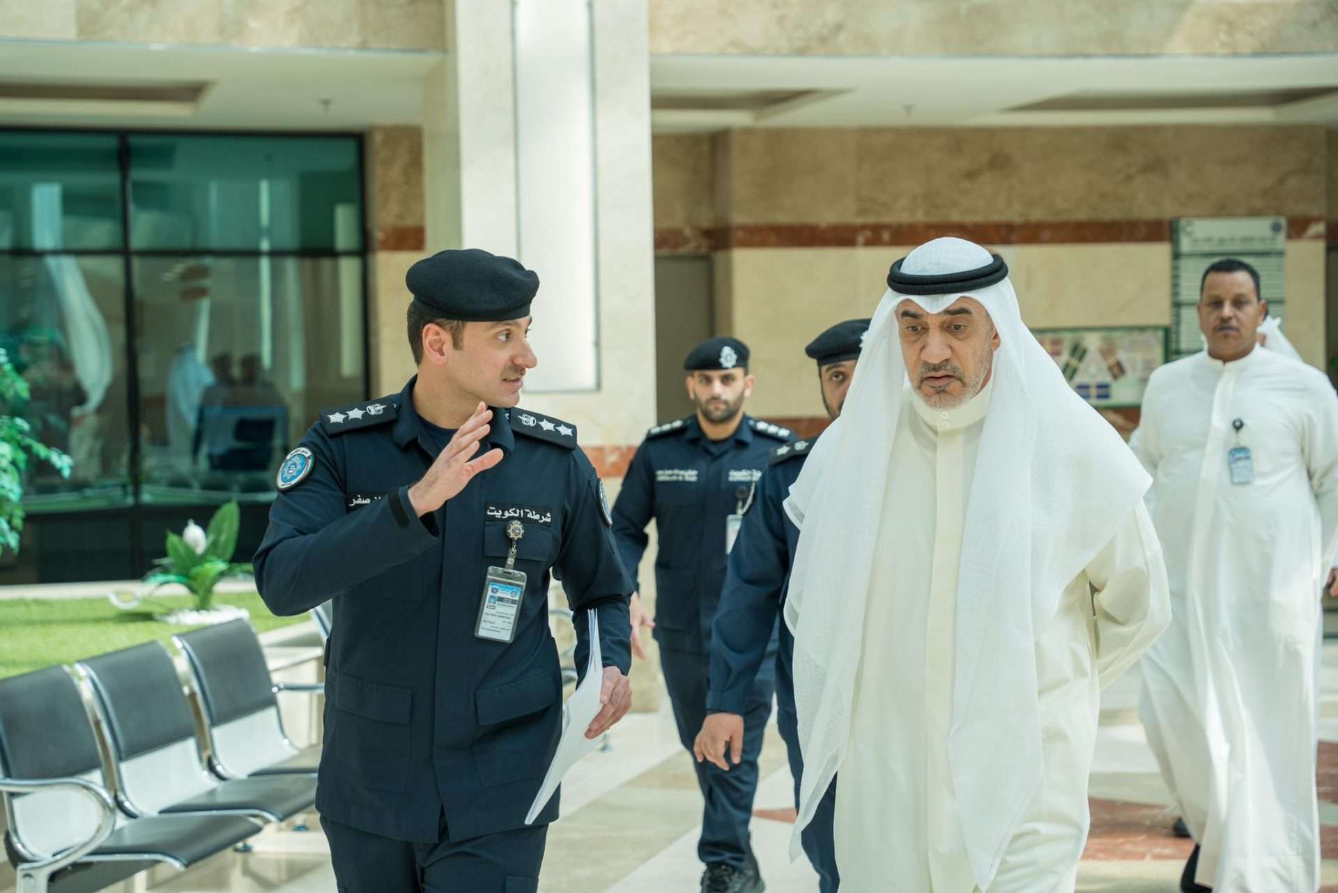 النائب-الأول-ووزير-الداخلية-يقوم-بجولة-تفقدية-في-الإدارة-العامة-لشؤون-الإقامة-ويوجه-بمواصلة-تطوير-الخدمات-الإلكترونية