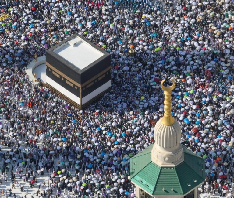 مجلة-time-البريطانية-تسلط-الضوء-على-«الحج-التاريخي»-بتقنيات-مبتكرة-وسلامة-متطورة