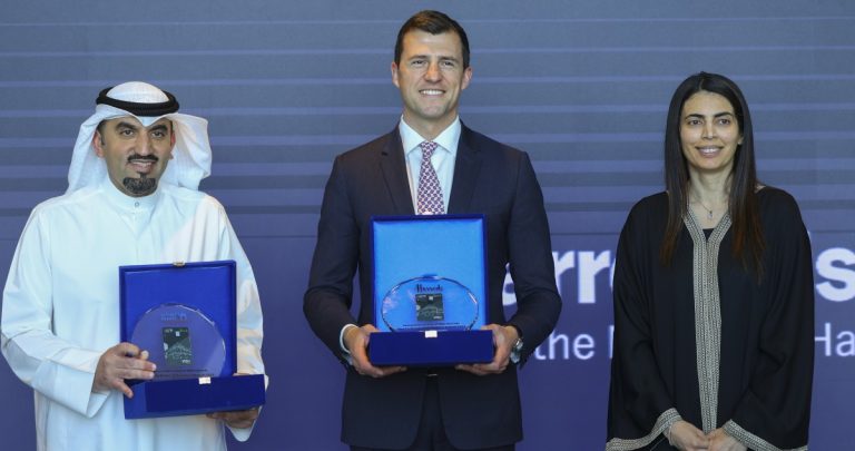 إطلاق-بطاقة-'الوطني-–-هارودز'-visa-infinite-الائتمانية-للتميز