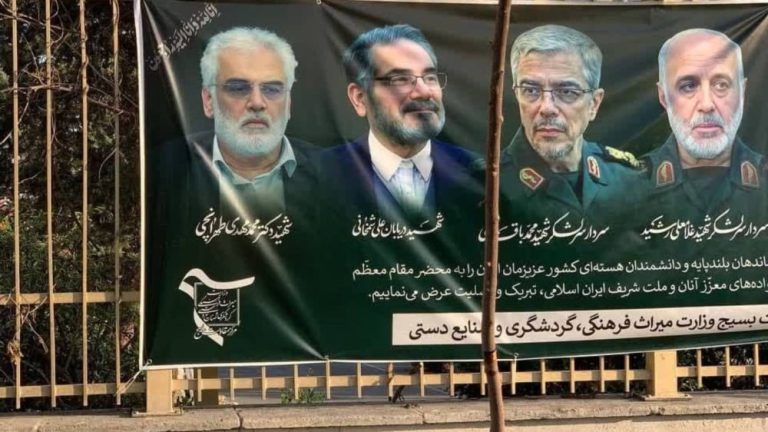 «الباسيج»-تعتذر-عن-إدراج-اسم-شمخاني-"خطأً"-ضمن-قائمة-الضحايا