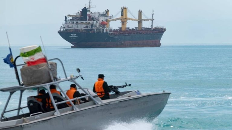 إيران-تلوّح-بورقة-مضيق-هرمز:-قادرون-على-إغلاقه-إذا-لزم-الأمر