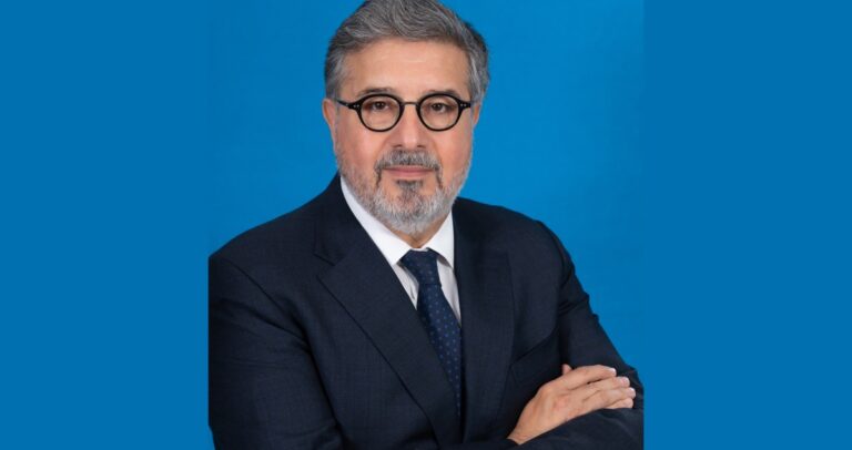 'المركز'-يحصد-5-جوائز-من-'إيميا-فاينانس'-و'يوروموني'-و'ميد'