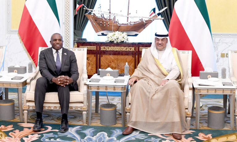 سمو-ولي-العهد-يستقبل-وزير-الخارجية-وشؤون-الكومنولث-والتنمية-في-المملكة-المتحدة
