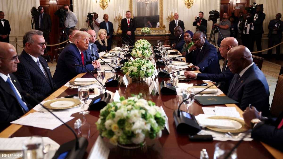 "أين-تعلمتها؟".-ترامب-يسأل-رئيس-ليبيريا-عن-"لغته-الرسمية"