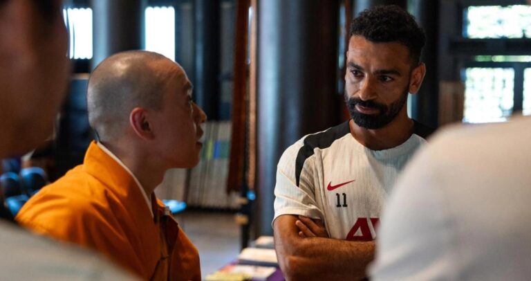 'جلسة-تأمل'-للاعبي-ليفربول-في-معبد-بوذي