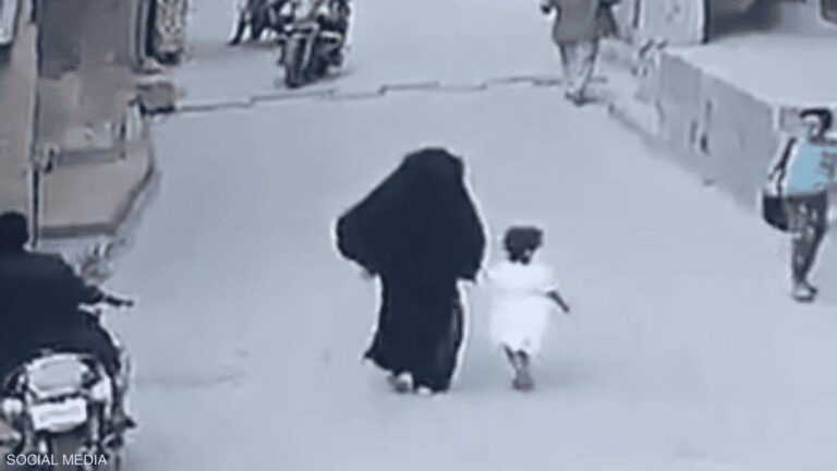 بالفيديو.-طفل-ينقذ-شقيقته-من-محاولة-اختطاف-في-اليمن