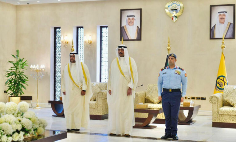 وزير-الدفاع-يشيد-بدور-الوزارة-الريادي-في-إعداد-وتأهيل-منتسبي-الجيش-عبر-البرامج-التدريبية-والأكاديمية