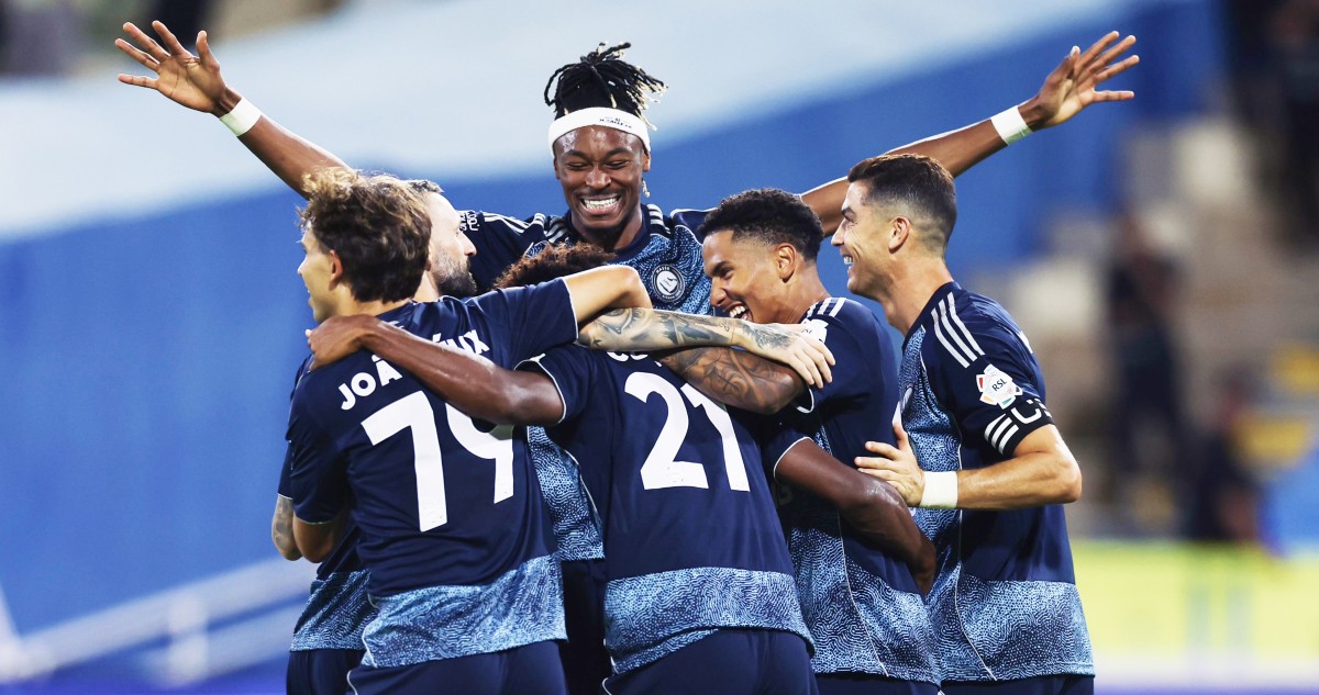 التعاون-يغرق-في-طوفان-النصر-والهلال-يعبر-الرياض