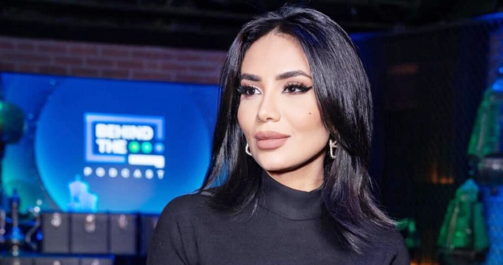 'المحامية'-لبنى-عبدالعزيز-تواجه-قضايا-إنسانية-معقدة!