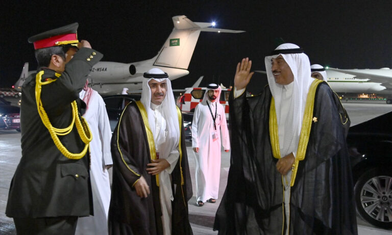 ممثل-سمو-أمير-البلاد-سمو-ولي-العهد-يعود-إلى-أرض-الوطن-بعد-ترؤس-وفد-دولة-الكويت-في-القمة-العربية-الإسلامية-الطارئة-بقطر