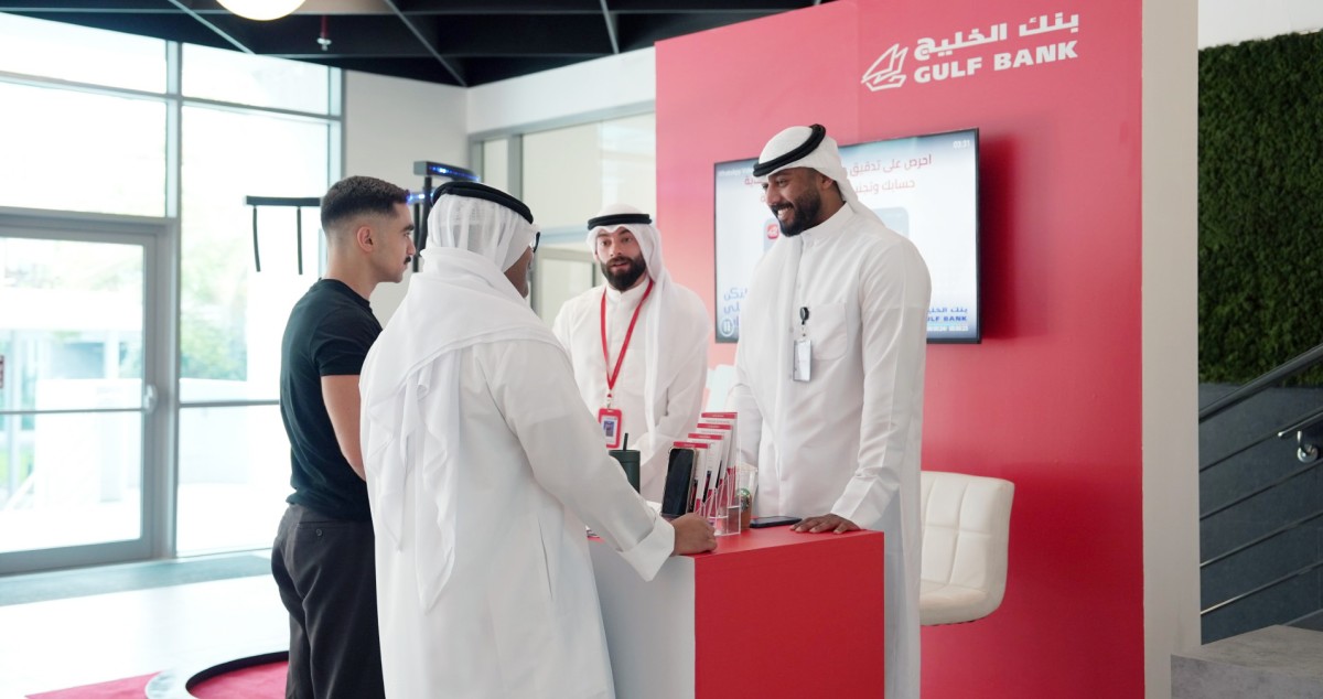 'الخليج'-يستعرض-خدماته-ومزايا-حساب-red-للشباب-بالجامعة-الأميركية
