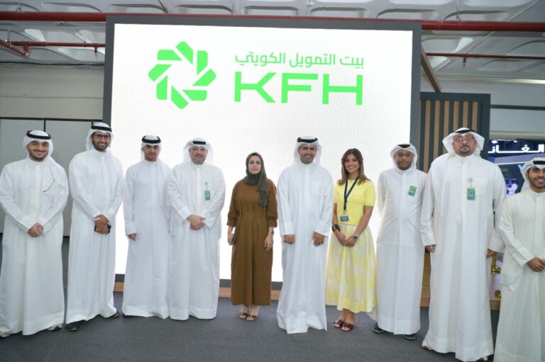 بيت-التمويل-الكويتي-يستعرض-خدماته-في-'-auto-world-show'