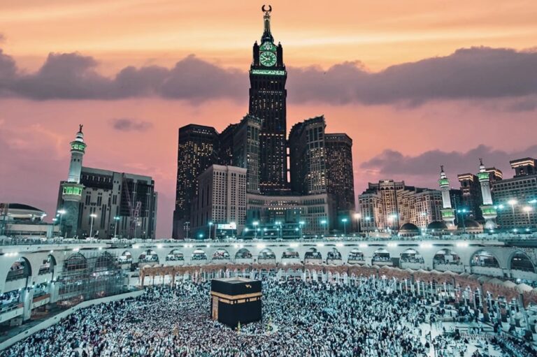 بشرى-سارة.-العمرة-متاحة-لحاملي-جميع-تأشيرات-الدخول-إلى-السعودية