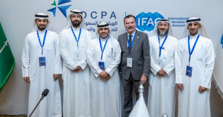 'المحاسبين':-'إيفاك'-في-السعودية-بحث-الحلول-الرقمية-بالمحاسبة
