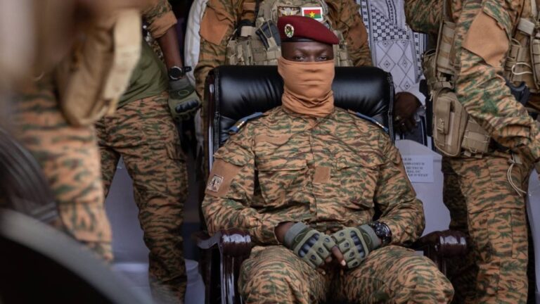 «الكرامة-أولا».-بوركينا-فاسو-ترفض-قبول-الأشخاص-المرحّلين-من-الولايات-المتحدة