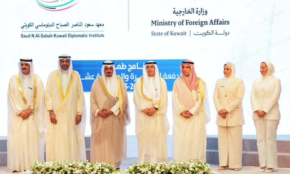 سمو-رئيس-مجلس-الوزراء-يرعى-ويحضر-حفل-تخرج-برنامج-“طموح”-للملتحقين-الجدد-بوزارة-الخارجية