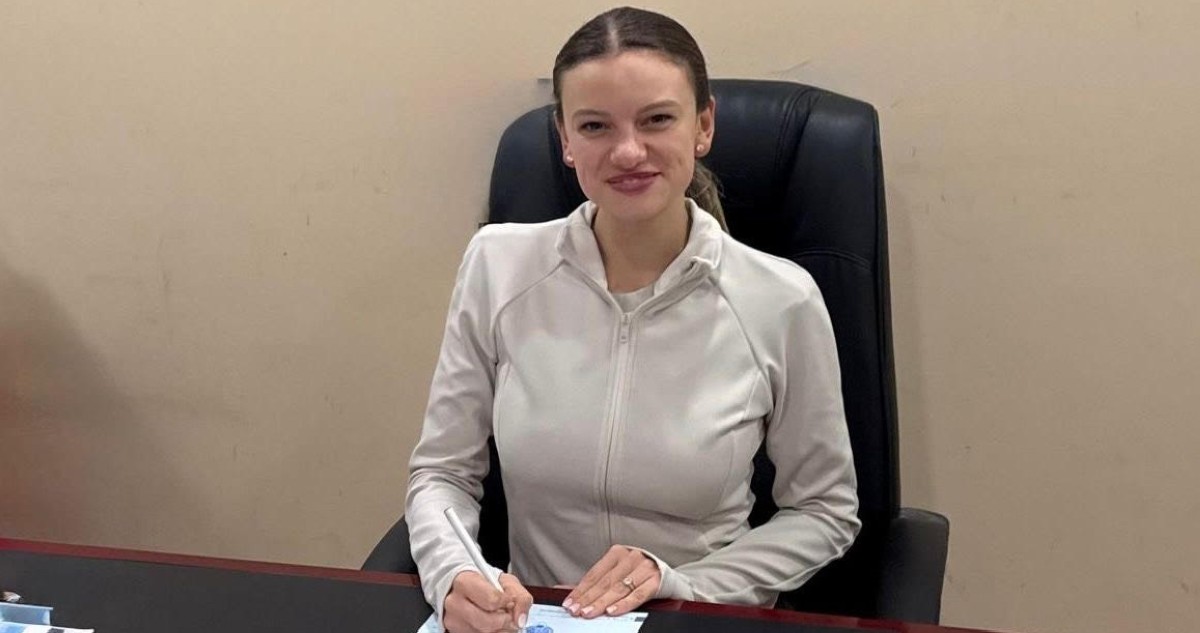 الأولمبية-لورا-مدربة-لـ'أزرق-الجمباز'