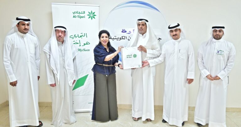 البنك-التجاري-يدعم-جمعية-المكفوفين-ويزودها-بجهاز-'برايل'