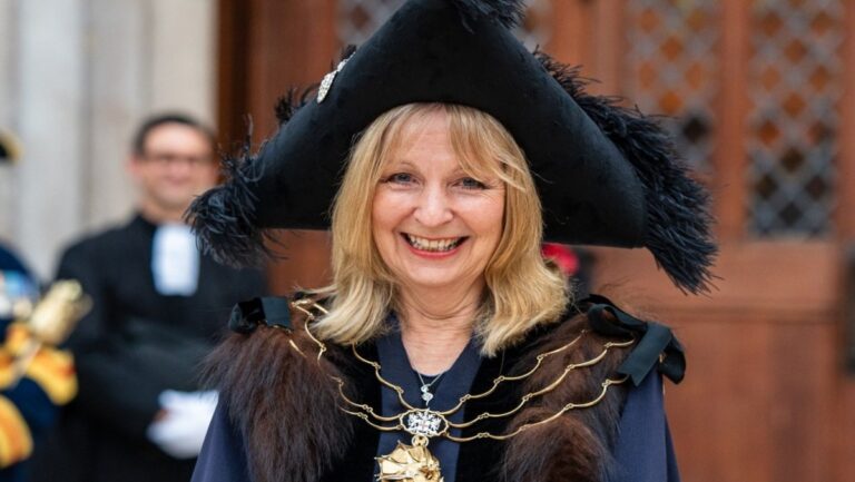 البارونة-لانغلي-تتسلم-رسمياً-منصب-عمدة-الحي-المالي-في-لندن