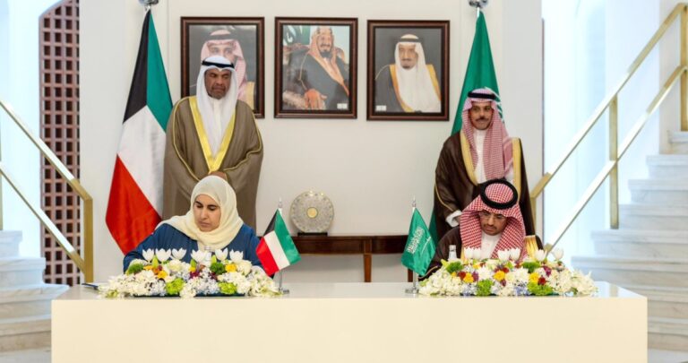 'المالية'-توقع-مذكرتي-تفاهم-للتعاون-بمجال-الشراكة-مع-السعودية