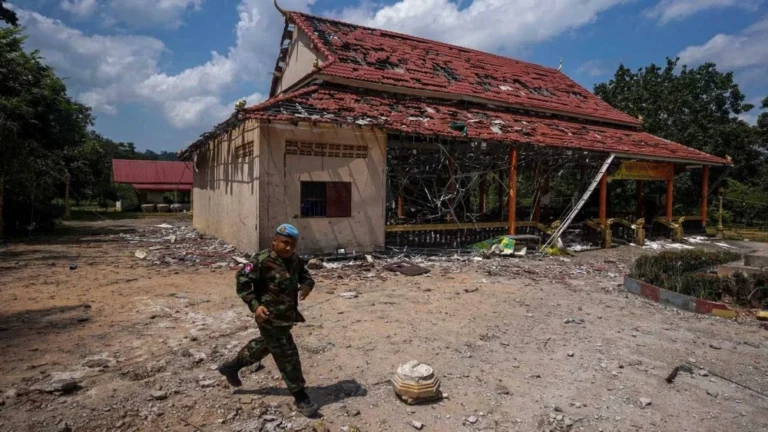 كمبوديا-وتايلاند.-الحدود-تغلي-وإجلاء-مئات-السكان