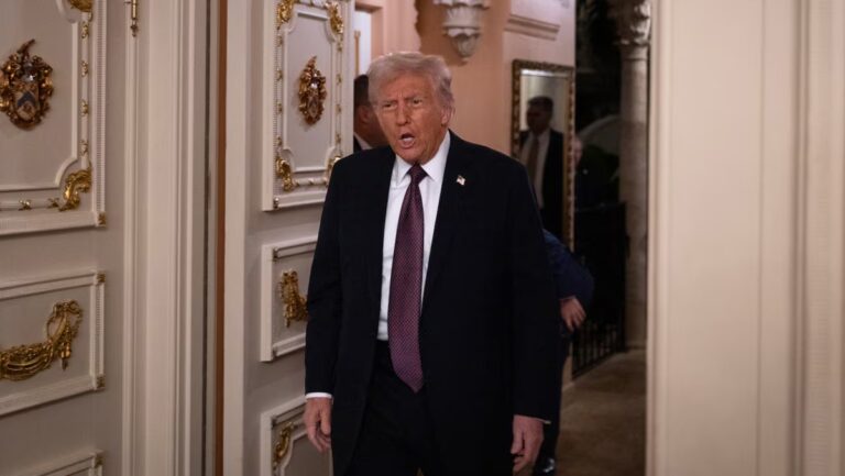 ترامب-'يقتحم'-حفل-زفاف-ويشيد-بوسامة-العروسين