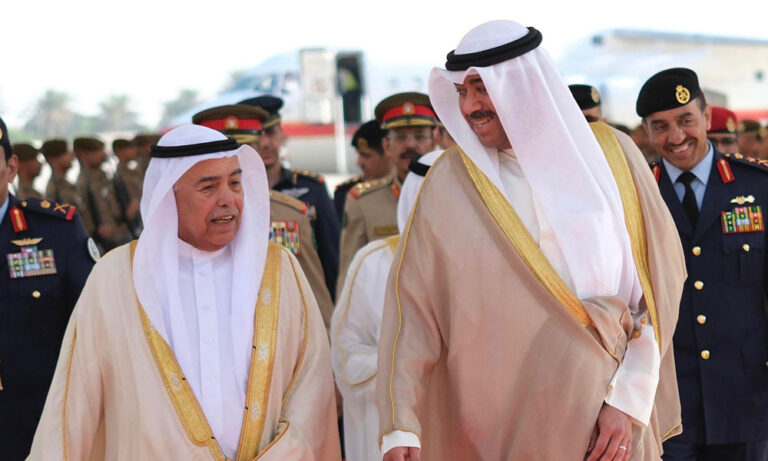 وزير-الدفاع-يستقبل-وزير-شؤون-الدفاع-البحريني