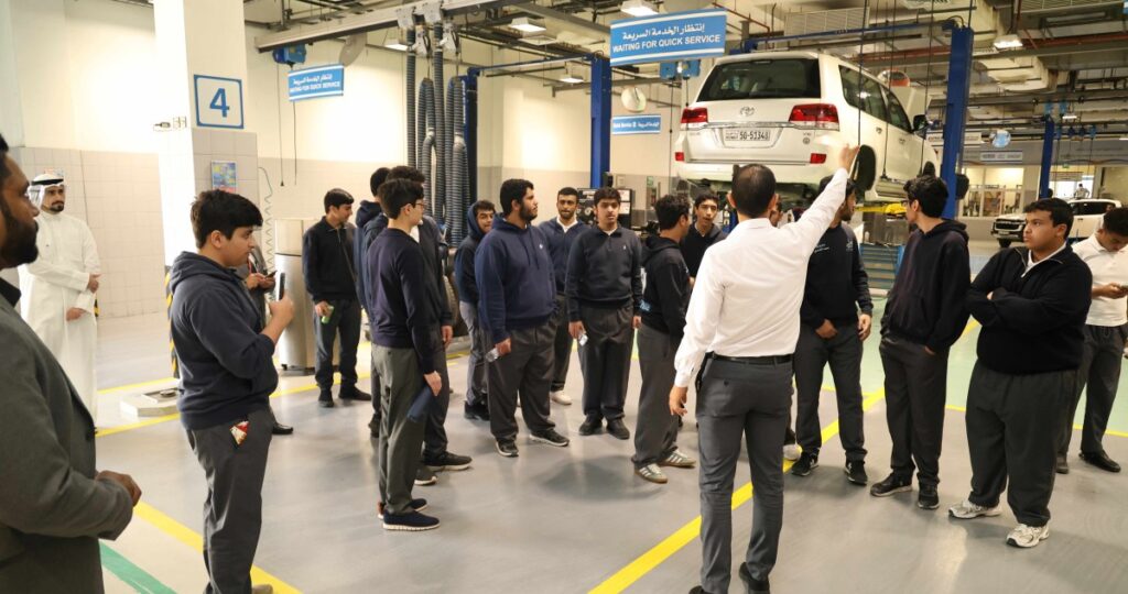 'الساير'-تستعرض-المركبات-الهجينة-لطلاب-'ناصر-عبد-المحسن'