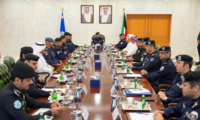وكيل-وزارة-الداخلية-بالتكليف-يترأس-اجتماعا-دوريا-مع-وكلاء-الوزارة-المساعدين-ورؤساء-القطاعات