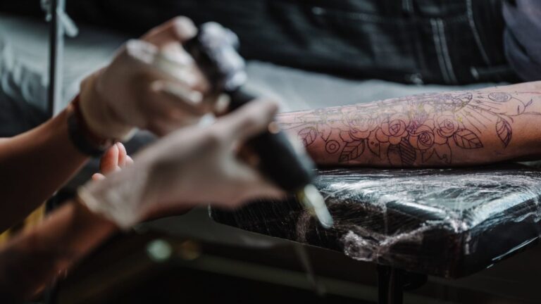 دراسة-تحذر:-الوشم-قد-يزيد-خطر-الإصابة-بسرطان-الجلد