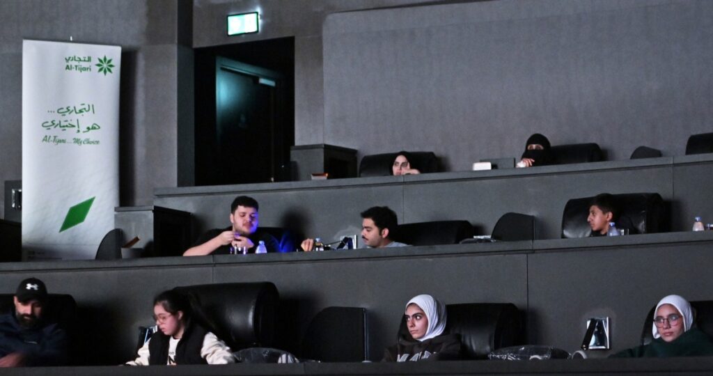 'التجاري'-يمنح-عملاء-'البريمير'-و'you'-تجربة-مشاهدة-فيلم-'أفاتار'