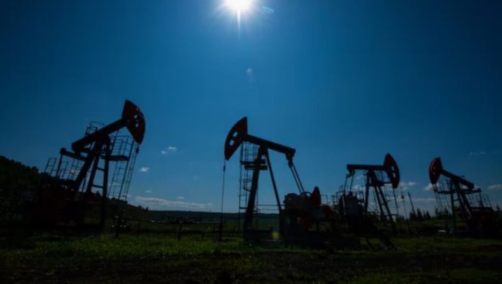 أسعار-النفط-ترتفع-في-أول-أيام-2026-بعد-أكبر-خسائر-سنوية-منذ-2020