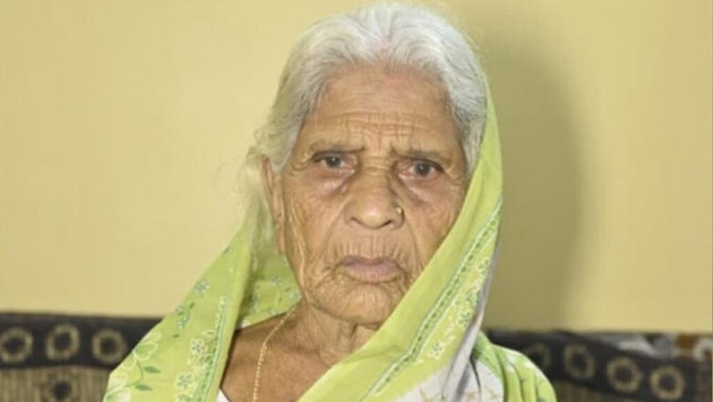 عزاء-معمرة-يتحول-إلى-احتفال-بميلادها