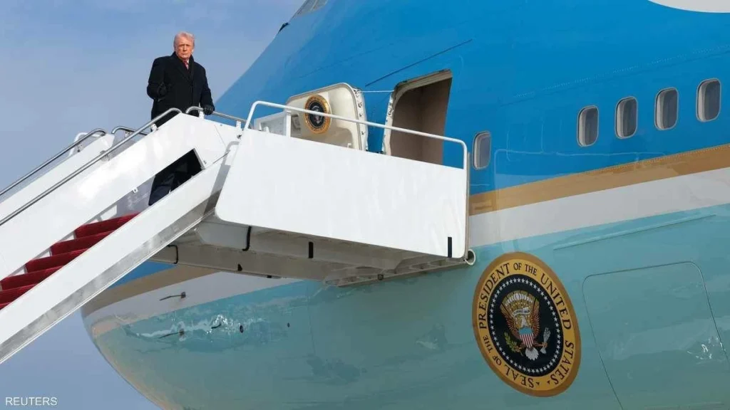 مشكلة-كهربائية-في-طائرة-ترامب-تجبره-على-"العودة"