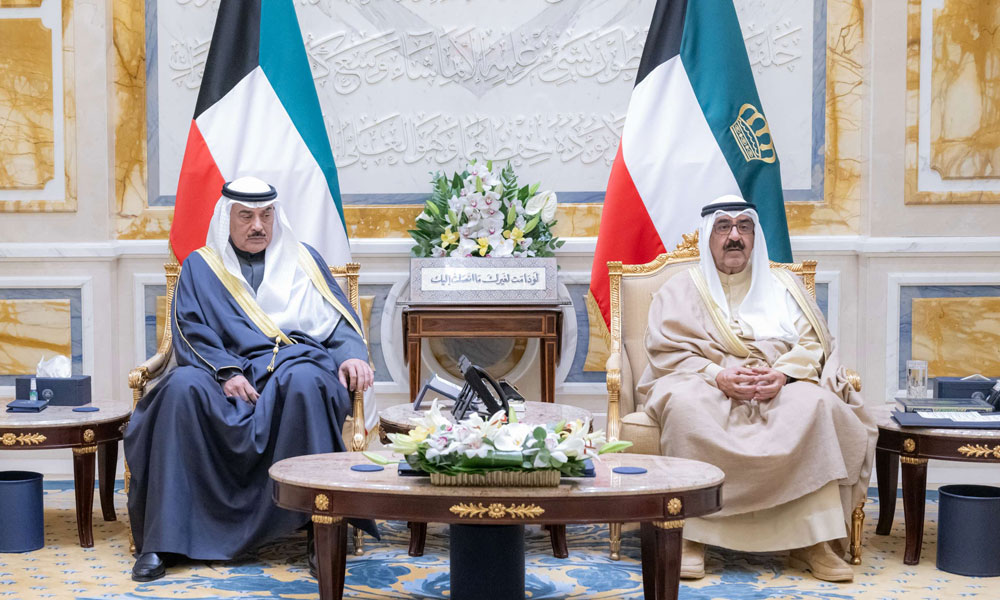 سمو-أمير-البلاد-يستقبل-بحضور-سمو-ولي-العهد-سمو-رئيس-مجلس-الوزراء-حيث-قدم-لسموه-الوزراء-الجدد-لأداء-اليمين-الدستورية