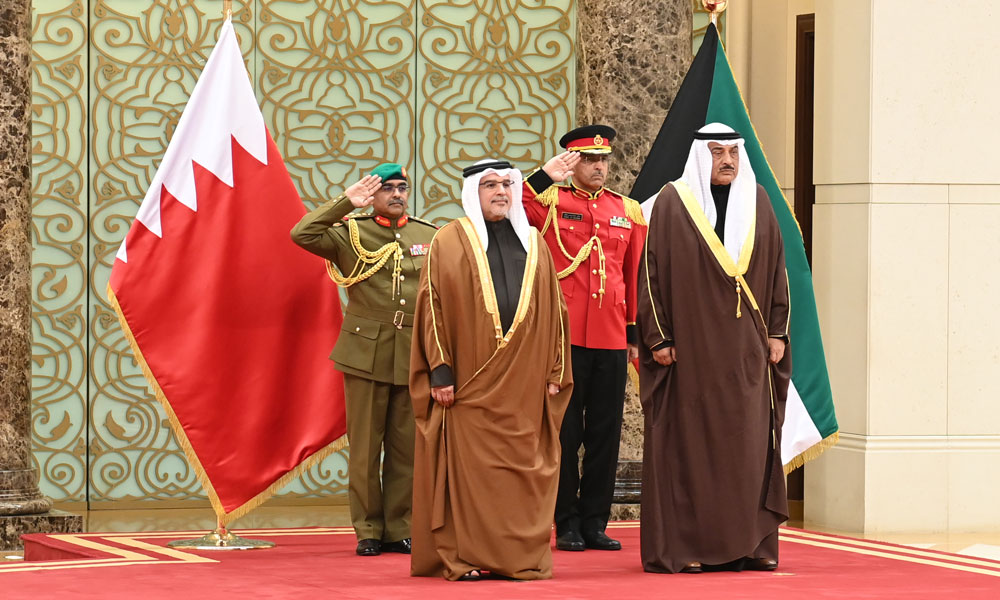 ولي-العهد-رئيس-مجلس-الوزراء-في-مملكة-البحرين-الشقيقة-يصل-إلى-البلاد-في-زيارة-رسمية